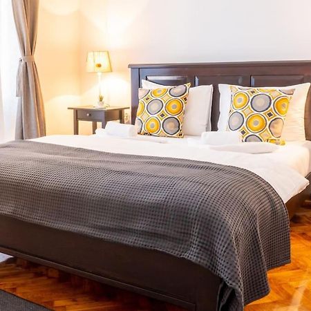 Central And Comfy 2Bdr Apartment Near Parliament Белград Екстериор снимка