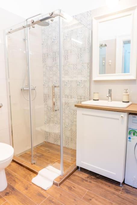 Central And Comfy 2Bdr Apartment Near Parliament Белград Екстериор снимка