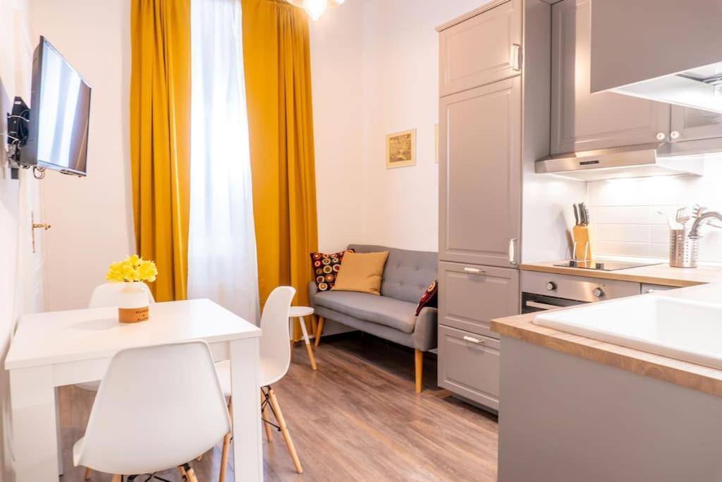 Central And Comfy 2Bdr Apartment Near Parliament Белград Екстериор снимка